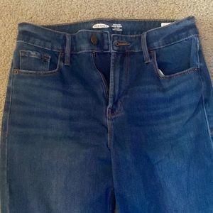 Size 8 Old Navy Rockstar Super Skinny
